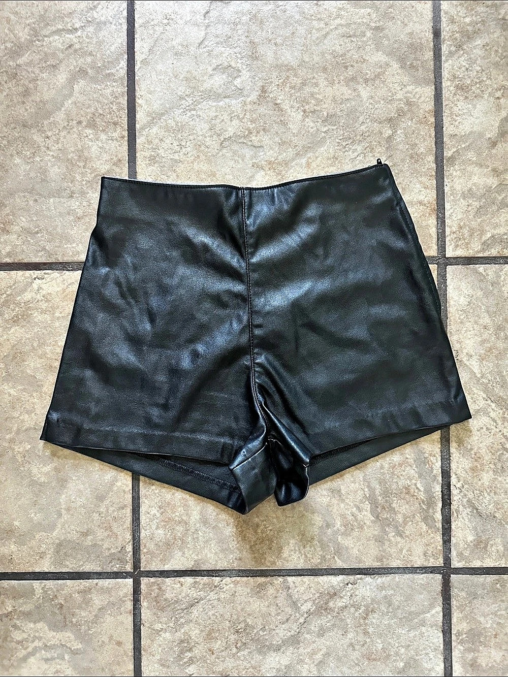H&M High Waist Faux Leather Shorts in Black Size 4 Like New